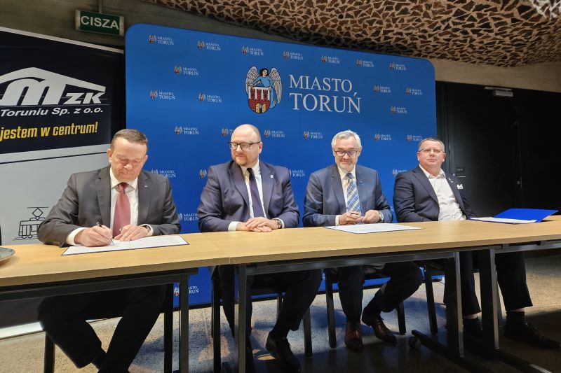 Podpisanie umowy na zakup autobusów hybrydowych dla MZK w Toruniu